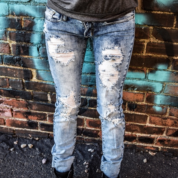 Luxe Label Denim - LIGHT BLUE STONE WASHED DISTRESSED SKINNY